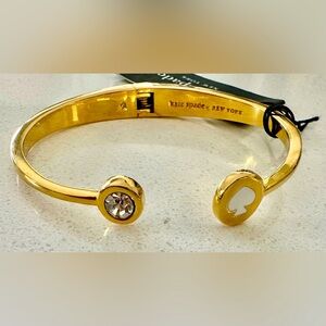 Kate Spade golden bracelet easy to put on. Very light/chic New With Tag